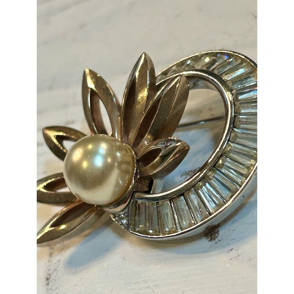 Vintage PENNINO Signed Pointed Petals Rhinestone Baguette Pearl  Brooch 2 Tone